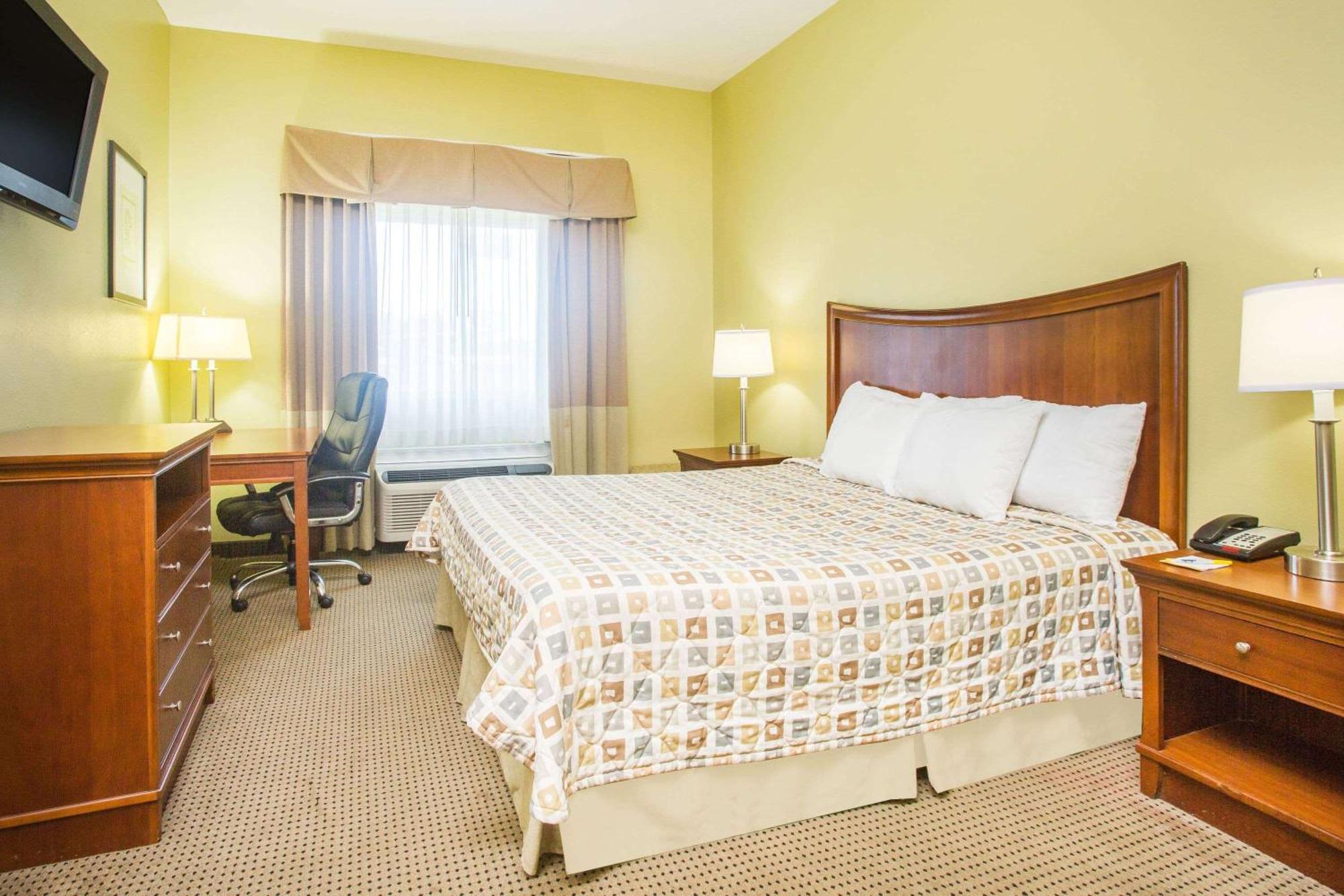Days Inn & Suites By Wyndham Swainsboro Extérieur photo